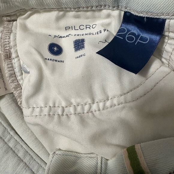 Pilcro mid rise flare leg soft comfortable denim jeans. Light wash - Picture 5 of 9